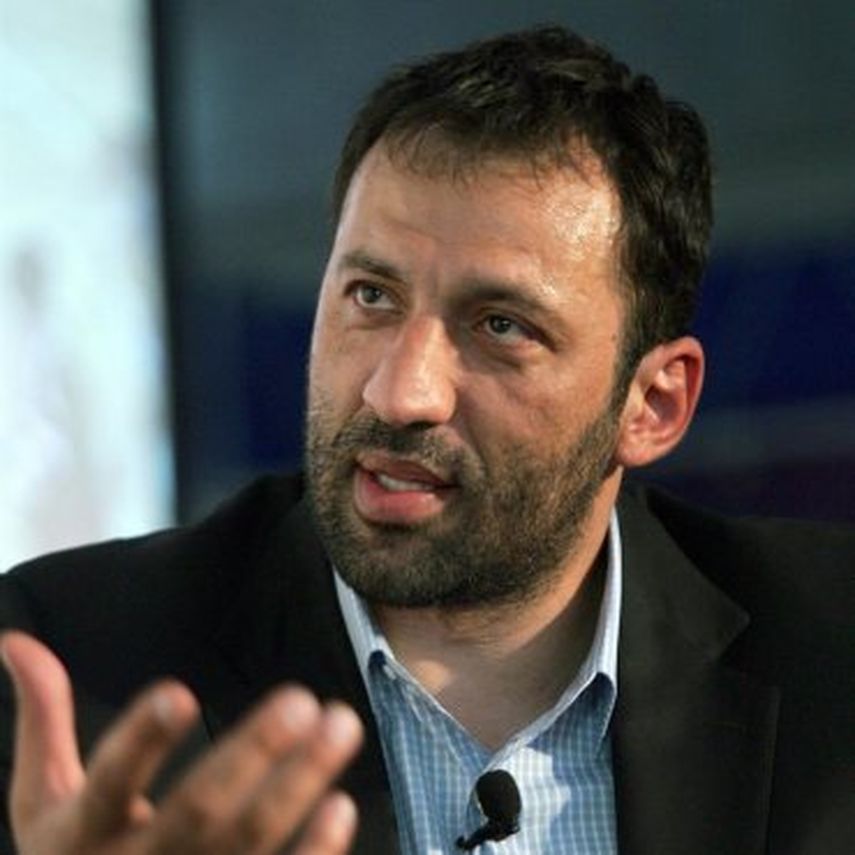 Vlade Divac seguirá al frente de la reconstrucción de los Kings