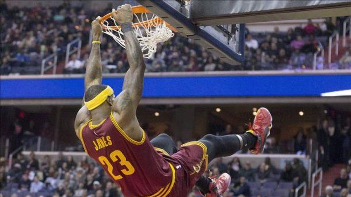 James brilló con mejor marca ante Warriors; Westbrook, cuarto triple-doble