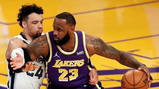 Los Lakers, los Jazz y los Mavericks amplían sus rachas triunfales