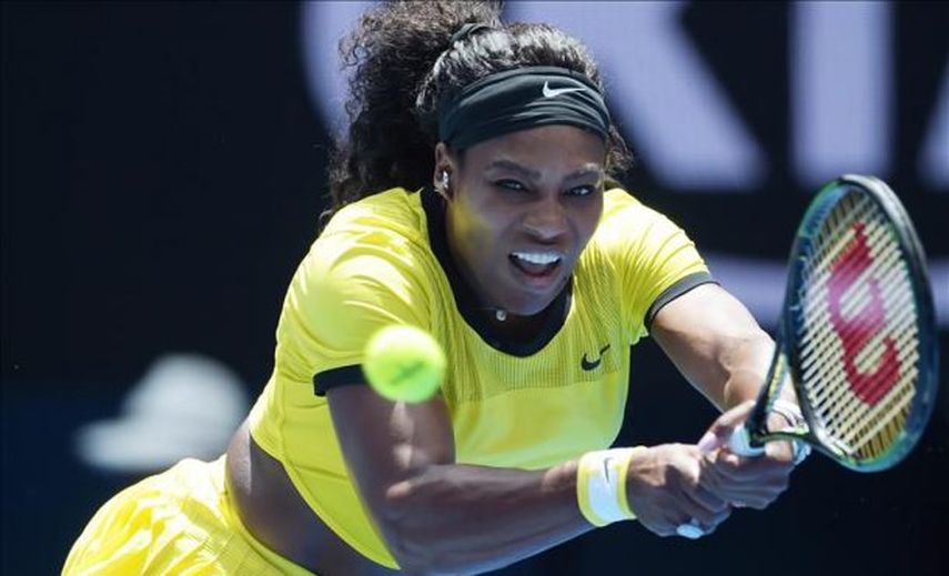 Serena Williams supera el primer obstáculo hacia su séptimo Abierto de Australia