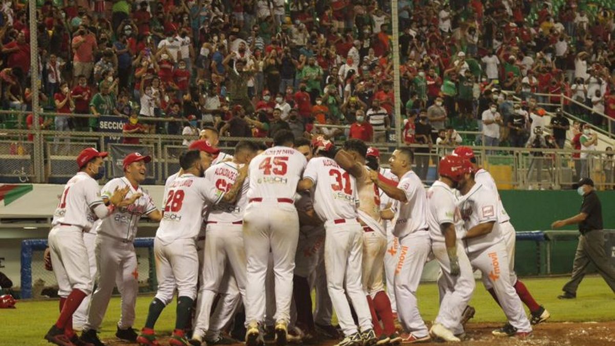 Chiriquí a las semifinales con “bombazo” de Quiroz