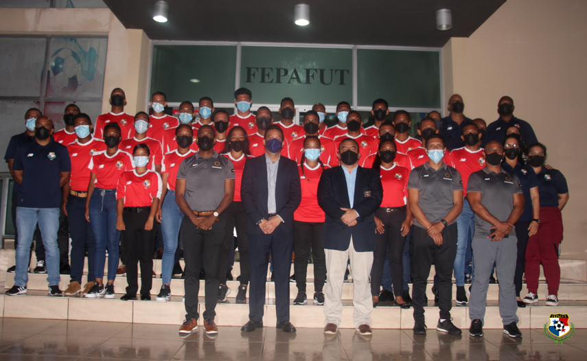 UNCAF dicta curso en Panamá para Árbitros y Árbitros Asistentes en Proyección