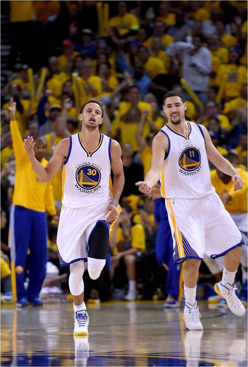 97-87. Thompson y Curry lideran la remontada de Warriors y se ponen con 2-0