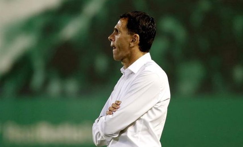 Poyet no encuentra el rumbo ante las urgencias y protestas del beticismo