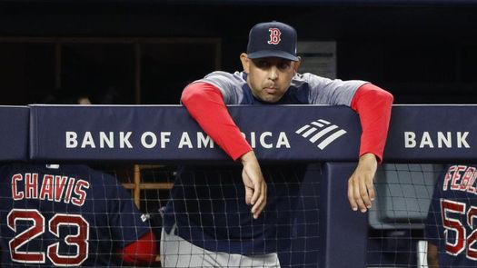 AJ Hinch y Alex Cora cumplen las suspensiones y los Tigres se fijan en ellos