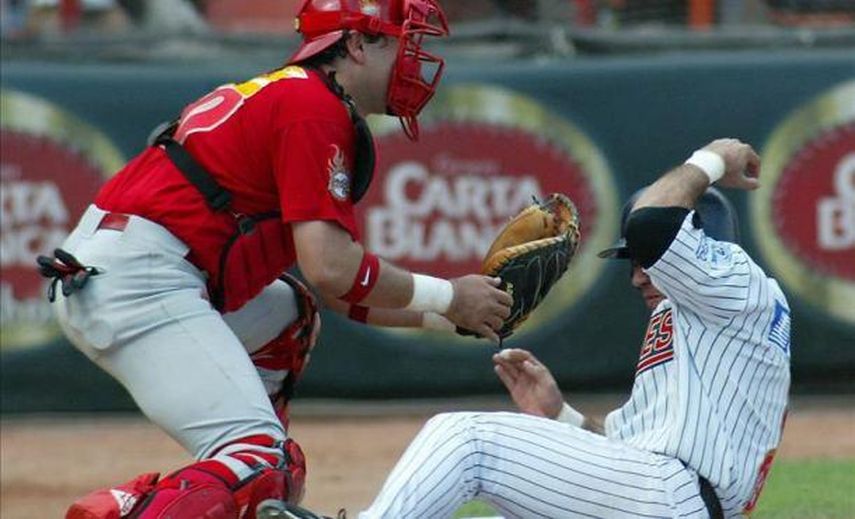 8-4. Los Diablos Rojos vencen a los Pericos de Puebla y se acercan al título
