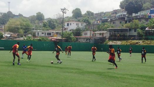 El Árabe Unido se prepara con miras al partido de ida de semifinales ante Río Abajo FC