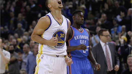 114-109. Curry ganó duelo a Durant que sufrió esguince de tobillo derecho