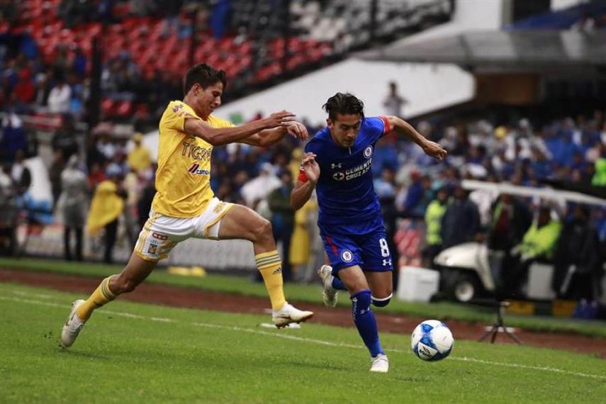 Cruz Azul vence 1-0 al Tigres UANL y mantiene su paso perfecto