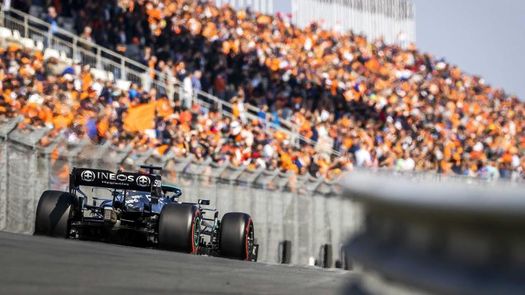 Hamilton: Lo di absolutamente todo, pero Max (Verstappen) mereció la pole
