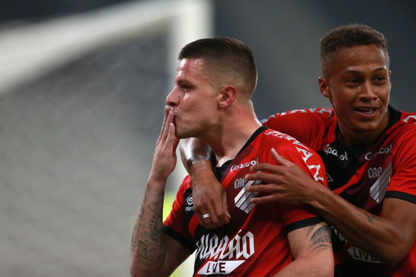 Paranaense apuesta por una victoria ante Melgar para asumir el liderato en solitario
