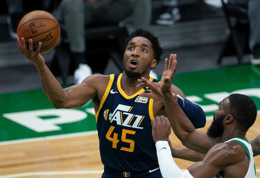 128-112. Mitchell llega a 42 puntos y Jazz a 24 triunfos seguidos de local