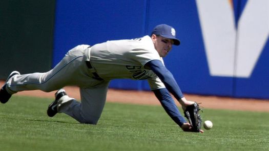 El exjardinero Jim Edmonds hospitalizado y sometido a examen del coronavirus