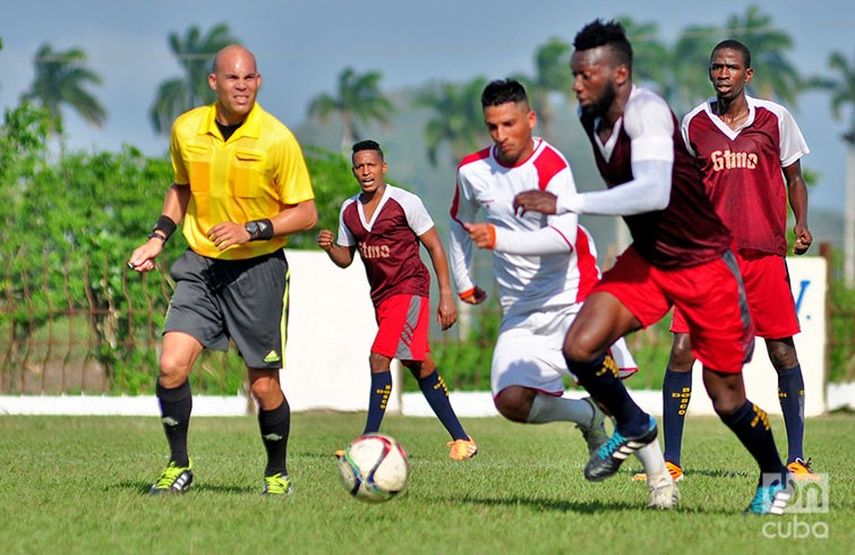 Anuncian árbitros para los primeros dos partidos de Panamá en la Hexagonal