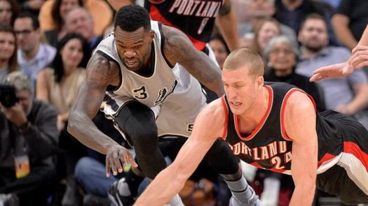 110-94. Simmons dirige la cuarta victoria seguida de los líderes Spurs