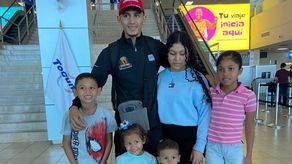 El boxeador panameño Rafael Pedroza fue despedido en el Aeropuerto Internacional de Tocumen por varios de sus familiares la mañana de este lunes 11 de septiembre. Foto: Cortesía/Team General
