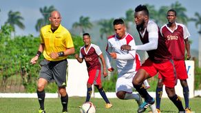 Anuncian árbitros para los primeros dos partidos de Panamá en la Hexagonal