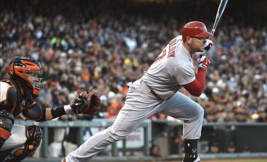 2-1. Grichuk y Holliday mantienen líderes a los Cardenales