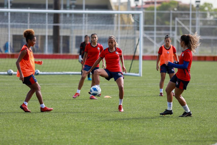 Panamá Femenina prepara campamento en Colombia