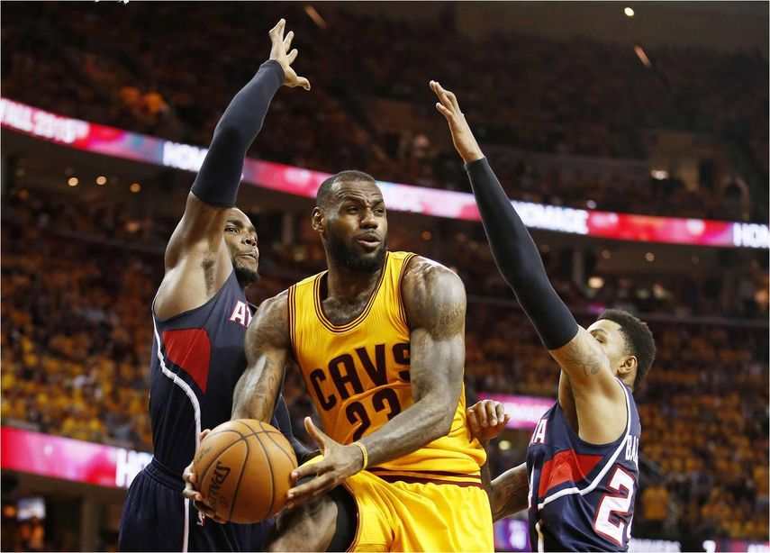 114-111. Un Triple-doble de James pone a los Cavaliers a las puertas de las Finales