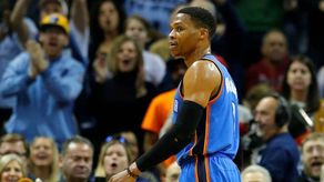 124-109. Westbrook consigue doble-doble y pone líderes a los Thunder