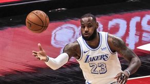 James, con esguince de tobillo, queda fuera de manera indefinida