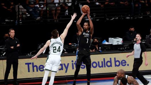 114-108. Durant hace el solo de Big Three y pone a los Nets con la ventaja
