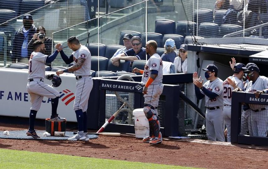Altuve, dos jonrones; Abreu y Moncada lideran a tres duplas con vuelacercas