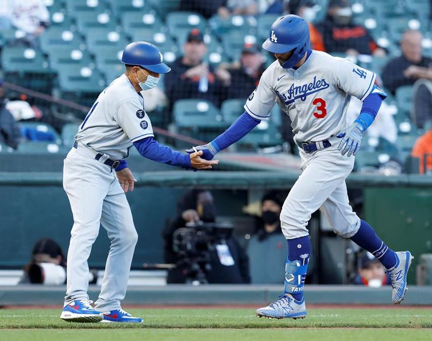 2-1. Bauer lanza sólido y supera a los Gigantes