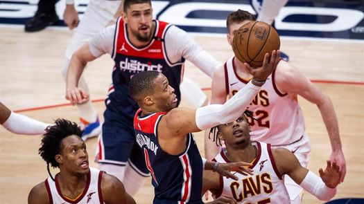 120-105. Ante los Cavaliers, Westbrook logra otro triple-doble y los Wizards  se aseguran en los play-in