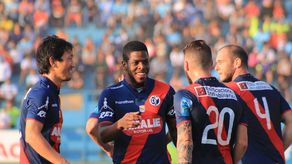 Sergio Moreno anota en el triunfo del CD Municipal