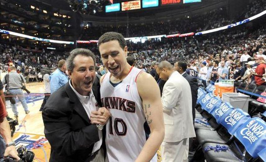 Comentarios racistas amenazan ahora al propietario de los Hawks