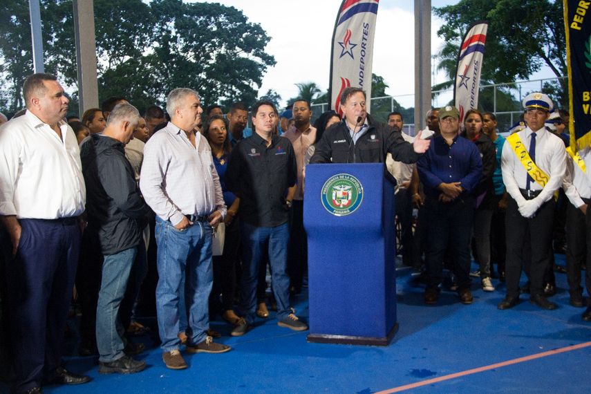 Presidente Varela en inauguración del Complejo Deportivo 28 de noviembre rinde reconocimiento a estudiantes chorreranos