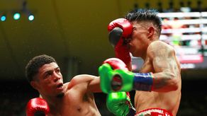 El peleador Ronald Gallito Batista (izquierda) es uno de los seis panameños que aparecieron en el ranking de la AMB correspondiente al mes de junio del 2023. Foto: Archivo