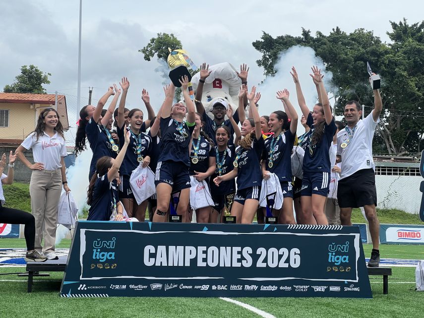 Las Fighting Owls levantaron el título U18 tras superar a Legends