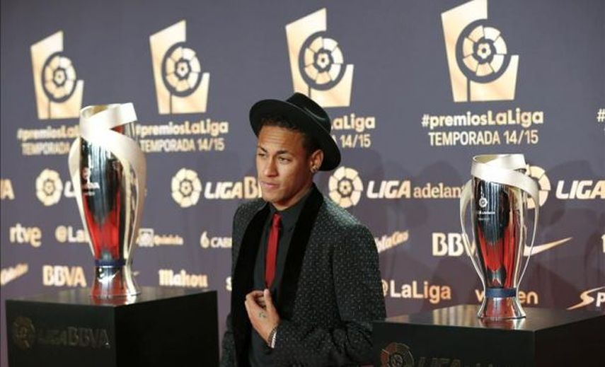 Neymar celebra estar entre los tres mejores jugadores del mundo