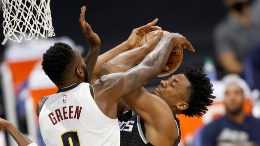 Sufren Lakers; dominan Sixers y Bucks; exhibición encestadora de Curry-Doncic