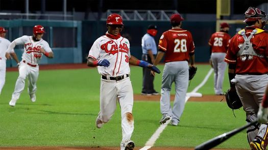 Los Criollos vencen 4-0 a los Indios y ganan el primer juego de serie final del béisbol en Puerto Rico