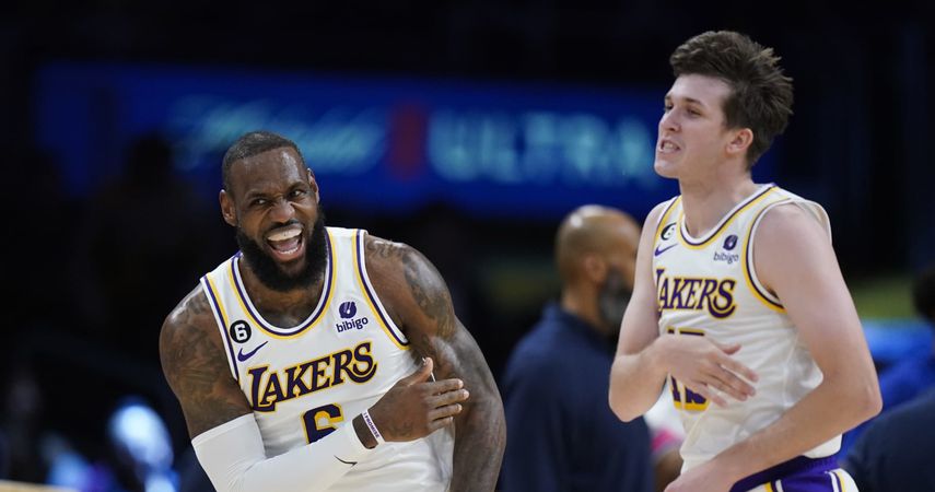 Lakers ganan en Memphis y toman ventaja