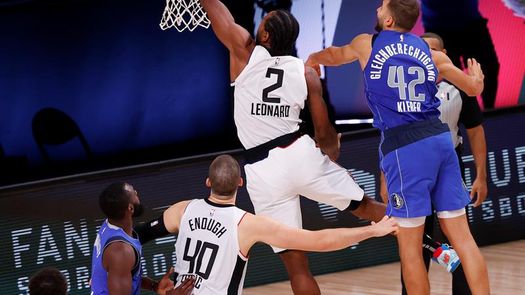 130-122. Leonard puede con Doncic, lesionado, y Clippers toman ventaja de 2-1
