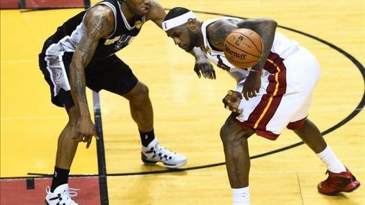 92-111. Leonard se venga de James y los Spurs toman la ventaja frente a los Heat