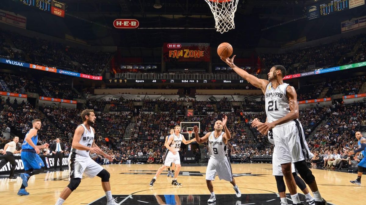 Los Spurs vivieron una noche de ensueño y los Lakers de pesadilla