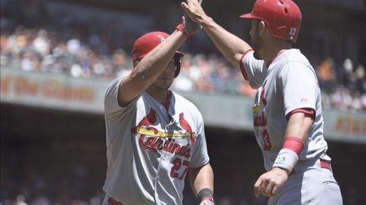 8-4. Cruz lidera a los Cardenales que se acercan a las finales