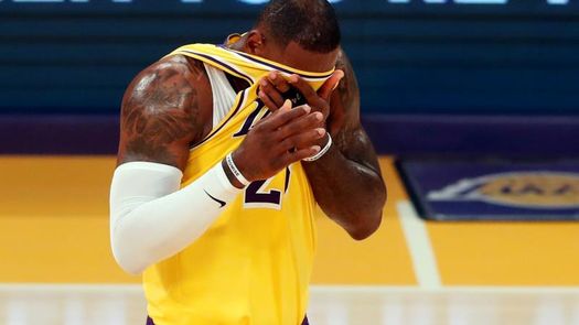 115-85: Los Suns humillan a unos Lakers al borde del abismo