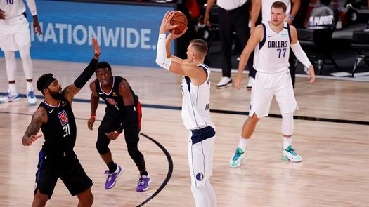 Porzingis supera con éxito operación de menisco de la rodilla derecha