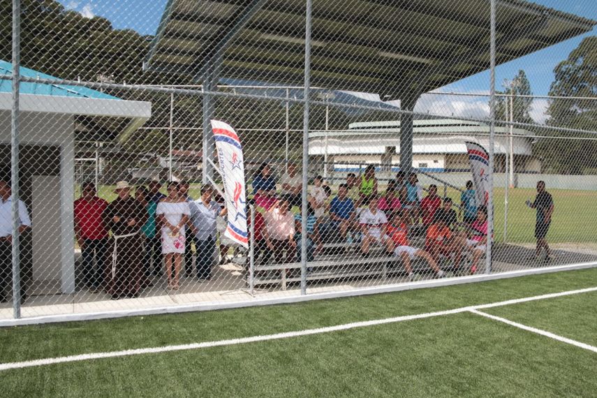 Se inaugura cancha de los Naranjos de Chiriquí