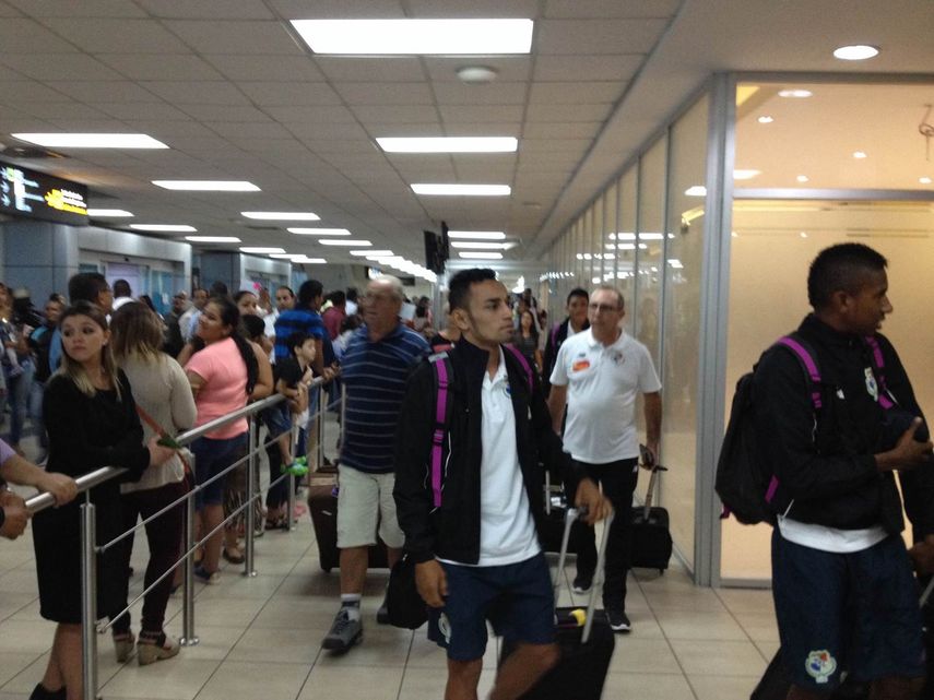 Selección nacional llega y habla tras el partido ante Martinica