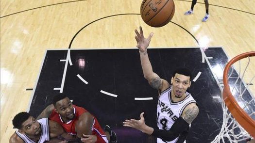 Spurs toman ventaja; Rockets y Wizards se ponen a un triunfo de semifinales
