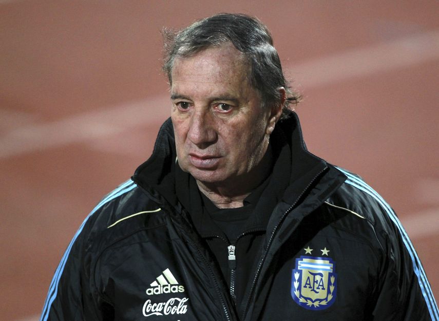 Un hermano de Carlos Bilardo negó que tenga coronavirus, pero luego eliminó el mensaje
