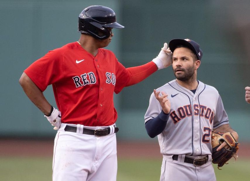 Adolis García pega dos jonrones; Altuve calla con vuelacercas a la afición